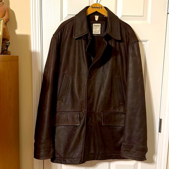 Timberland leather coat size is XXL. 2 inside pockets 4 outside pockets